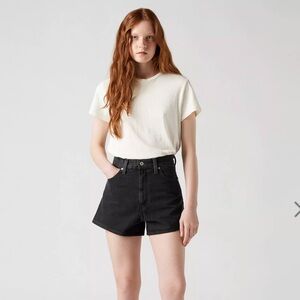 Levi's High Waisted Mom Shorts in black